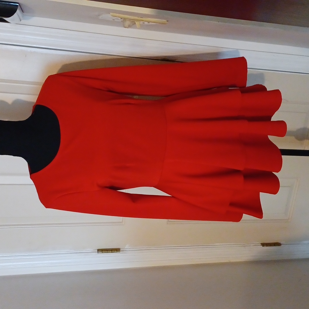 T7 - 👌Women's Red 2 Tiered Flared Hemline Tunic/Top - sz Large
